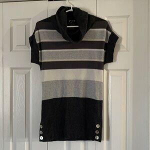 Gorgeous Coupe top size S. 7% Cashmere🥰🥰